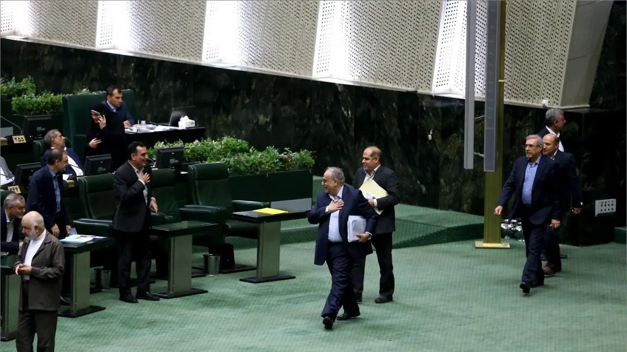 مسعود کرباسیان در ایستگاه استیضاح/ وزیر اقتصاد از کابینه می‌رود