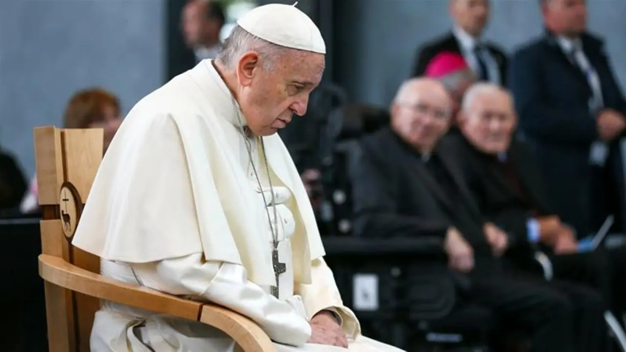واکنش پاپ فرانسیس به درخواست برای استعفا از رهبری کاتولیکهای جهان