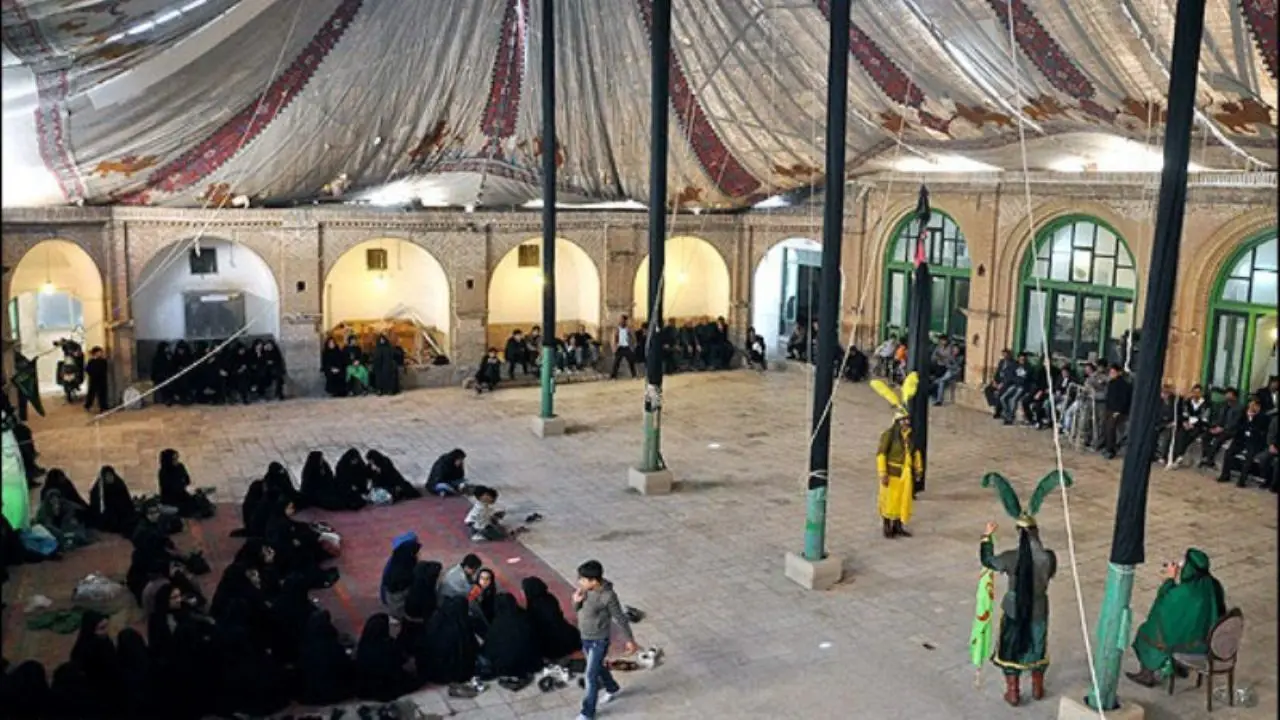 آئین چادرپوشان حسینیه قنادها در سبزوار برگزار شد
