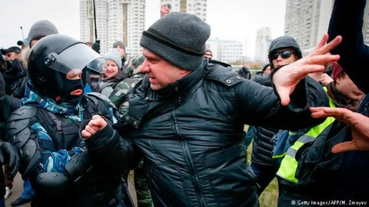 صدها معترض ضد پوتین در روز انتخابات محلی روسیه بازداشت شدند