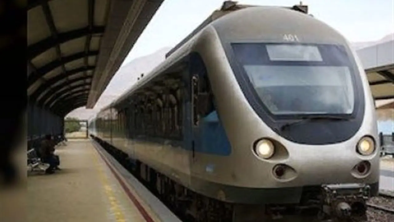 قطارهای حومه‌ای برای دولت زیان ده هستند/قیمت تمام شده بلیت قطارهای حومه‌ای 23 هزار تومان