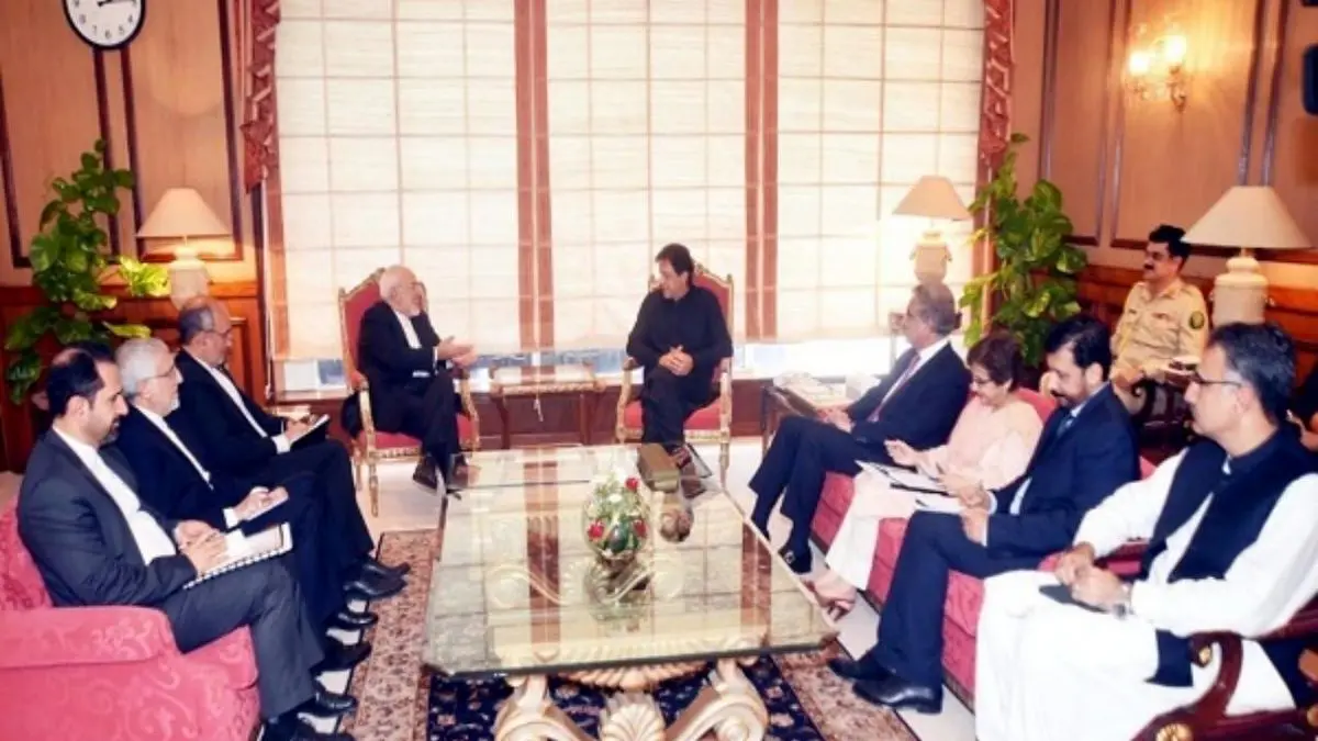 ظریف با «عمران خان» دیدار و گفت‌وگو کرد/ تاکید بر ضرورت ارتقای روابط فیمابین ایران و پاکستان