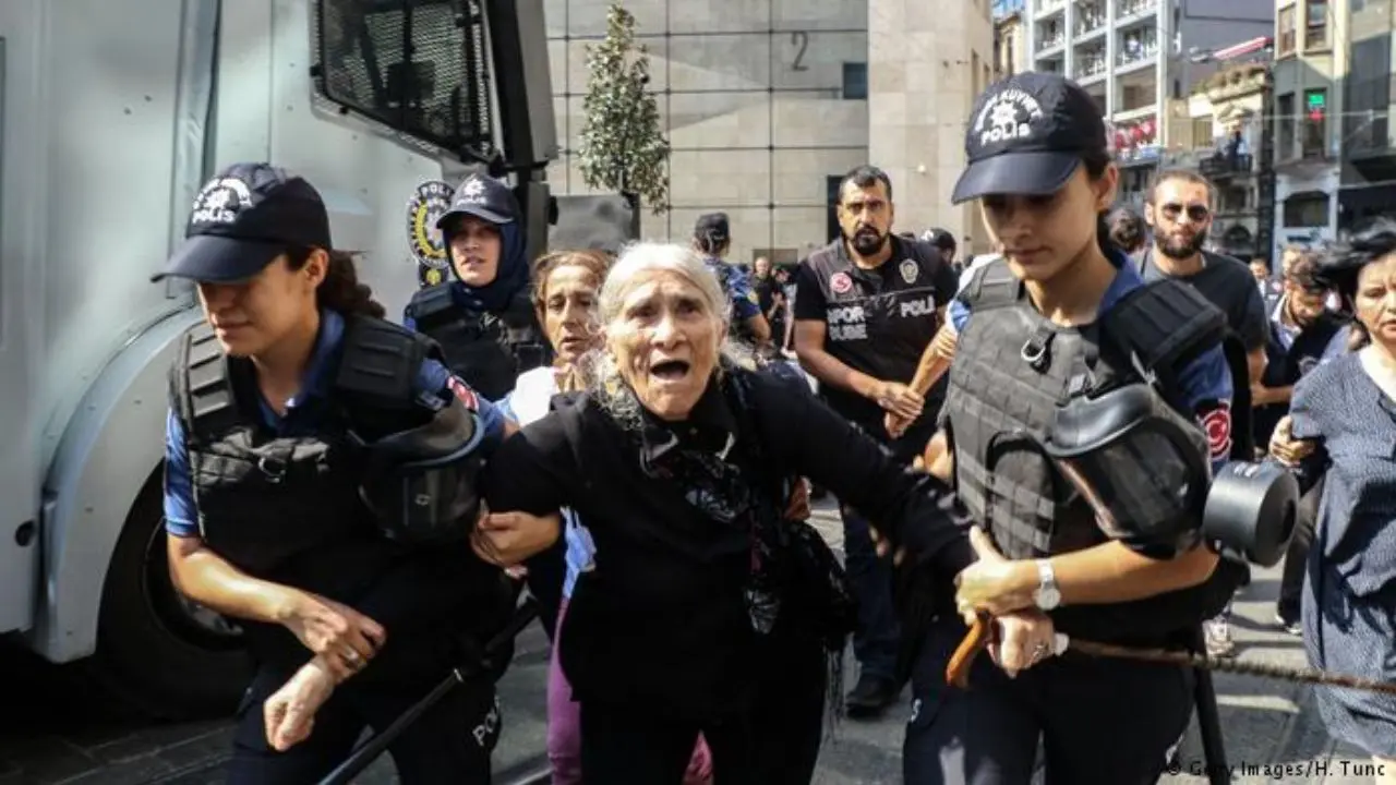پلیس ضد شورش ترکیه مجددا مانع تجمع «مادران شنبه» شد