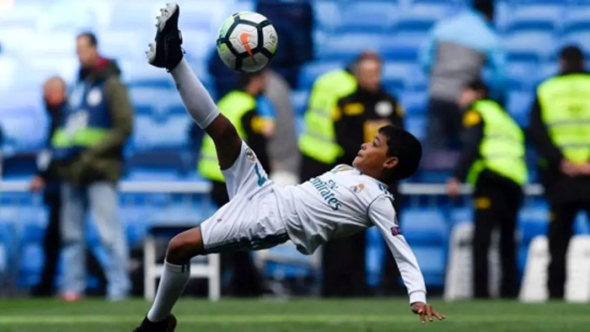 واکنش رونالدو به فوتبال بازی کردن پسرش