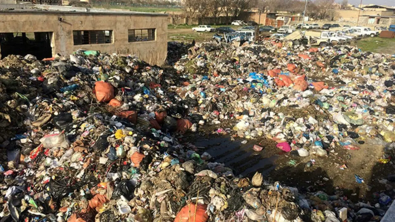 معضل دفن زباله‌ها در مریوان و وعده‌های توخالی مسئولان/ مردم کارخانه بازیافت زباله می‌خواهند