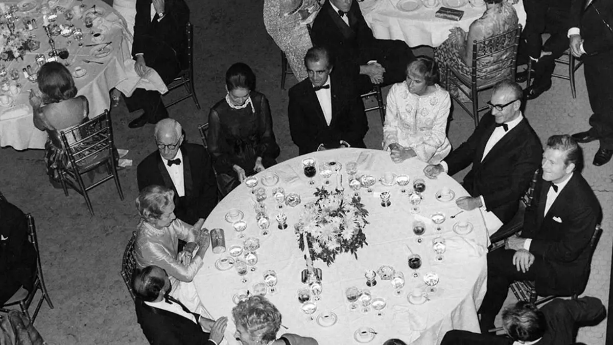 آمریکا چه اقداماتی برای حفظ شاه کرد؟