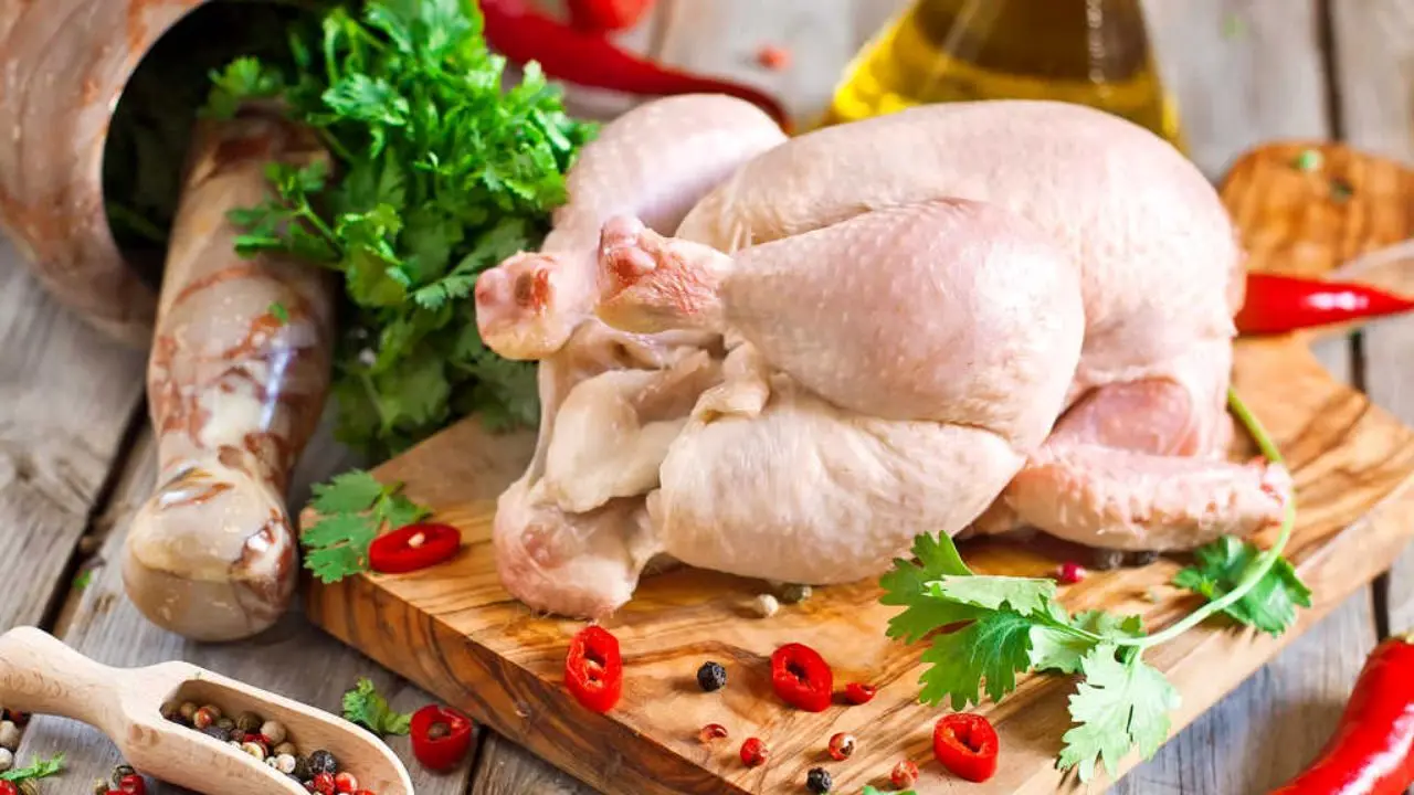 نرخ جدید مرغ و انواع مشتقات در بازار/ قیمت مرغ 400 تومان کاهش یافت