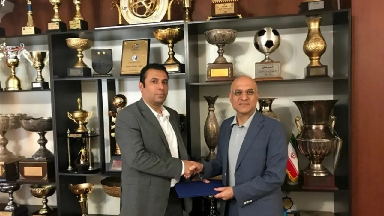استقلال و هیئت فوتبال منطقه آزاد کیش تفاهم نامه امضا کردند