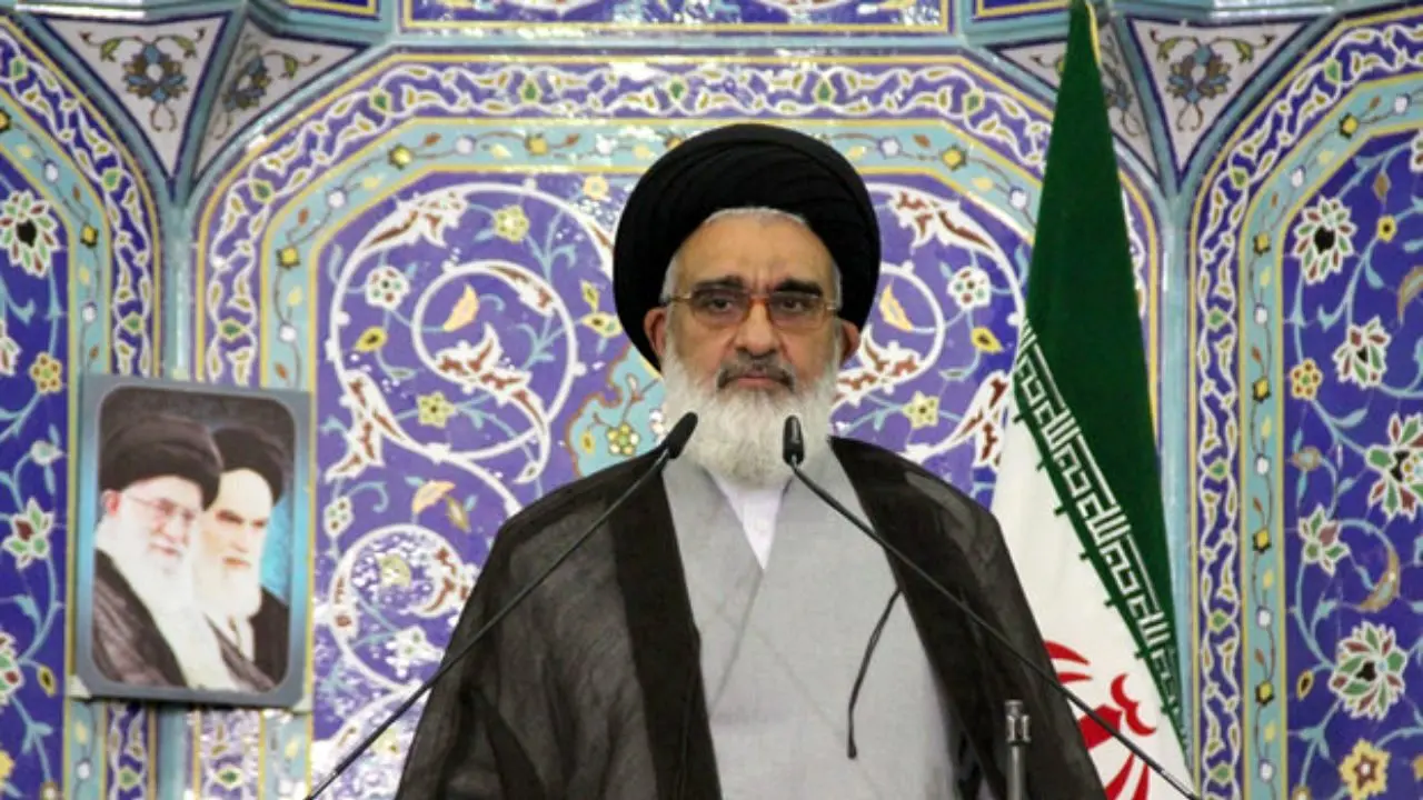 ملت ایران در برابر آمریکا زانو نخواهد زد