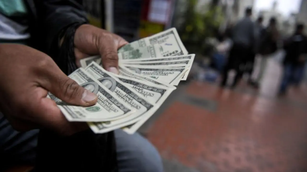 بانک‌ها دلار 9هزار تومانی را چه می‌کنند؟