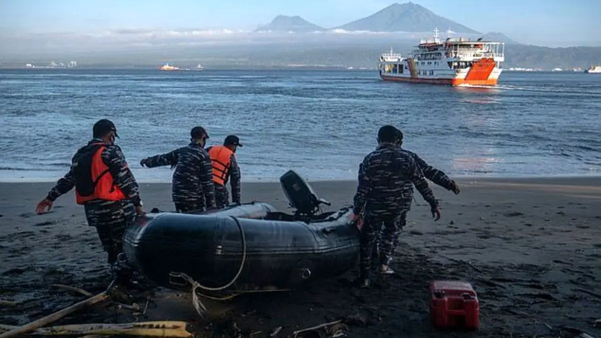 واژگونی کشتی مسافربری در اندونزی 7 کشته و 11 مفقود برجای گذاشت