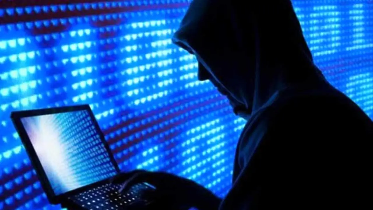 مجرم مدعی افزایش دنبال کنندگان در صفحات مجازی دستگیر شد