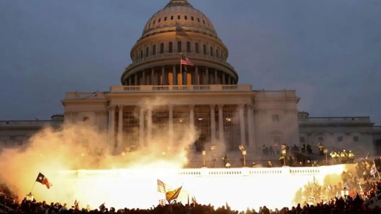 حمله به کنگره، دموکراسیِ آمریکا را در معرض «حران وجودی قرار داده است
