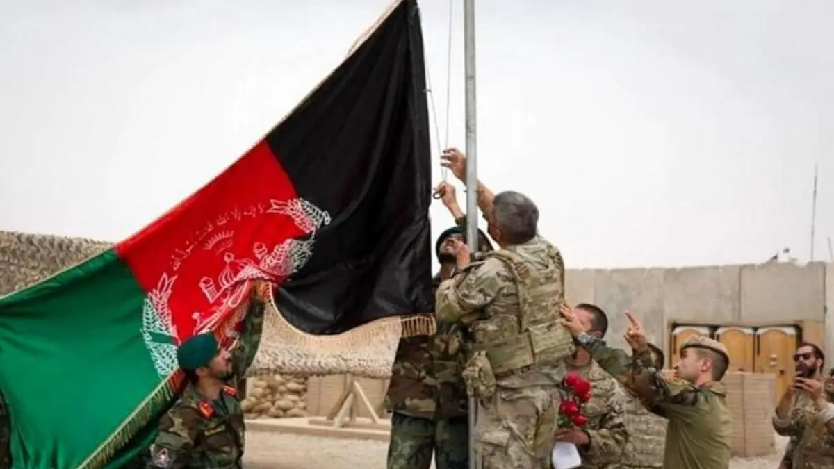 ویدئو| پرچم رسمی افغانستان در مرز ایران به زیر کشیده شد