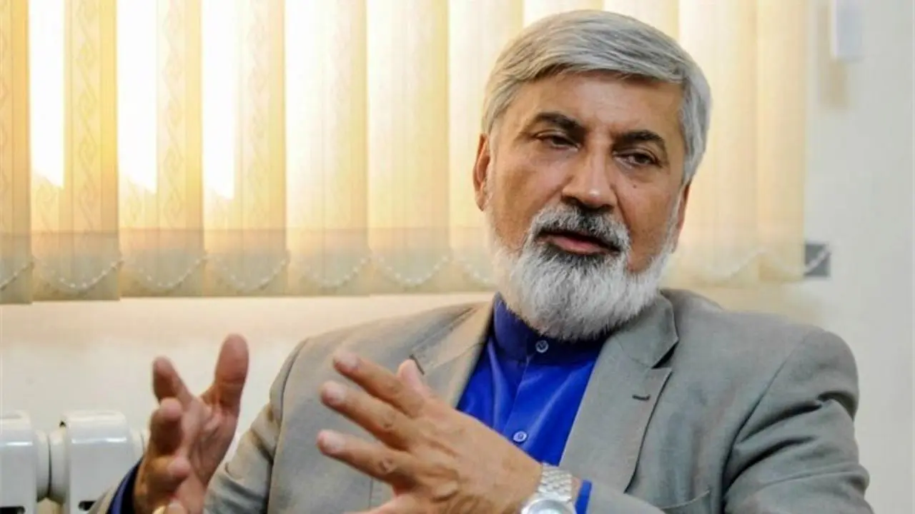 برخی در مقابل رئیسی بهانه‌گیری‌های بی‌جهت می‌کنند / احمدی‌نژاد اهمیتی به نظرات دیگران نمی‌داد