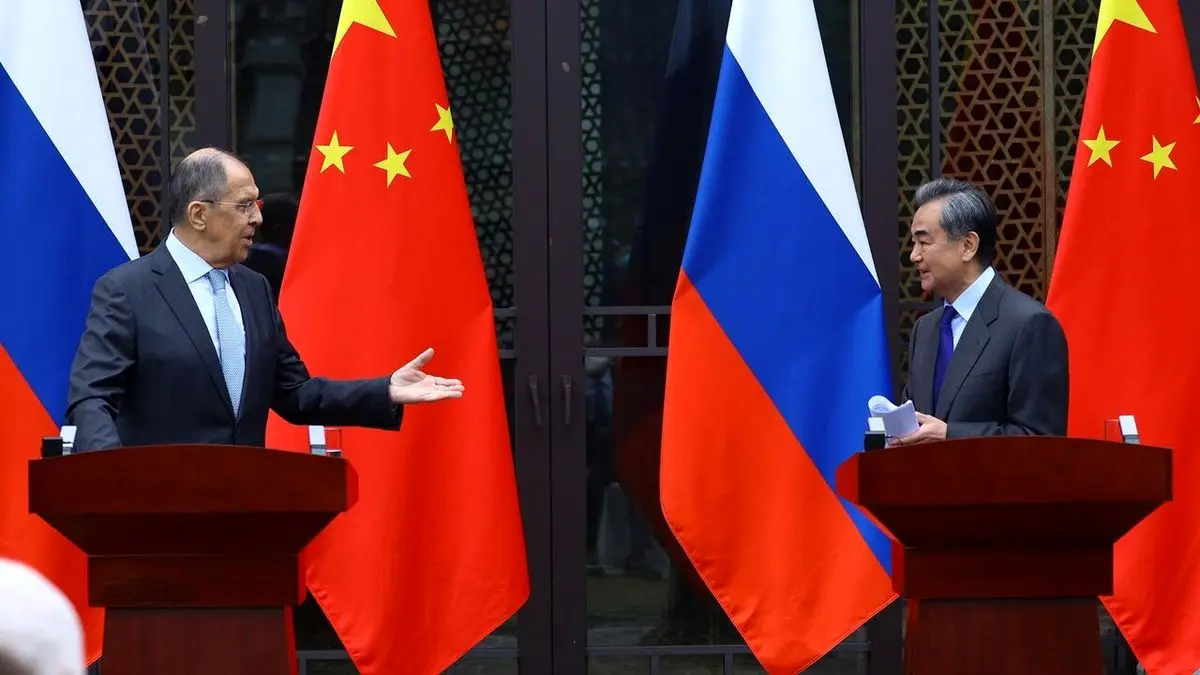همکاری روسیه و چین در مقابله با «سیاست‌زدگی» کووید-19