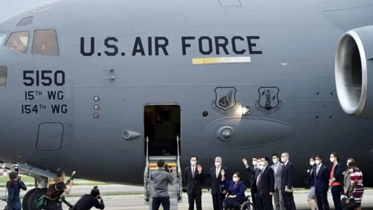 فرود هواپیمای نظامی آمریکا در تایوان/ چین هشدار جدی داد