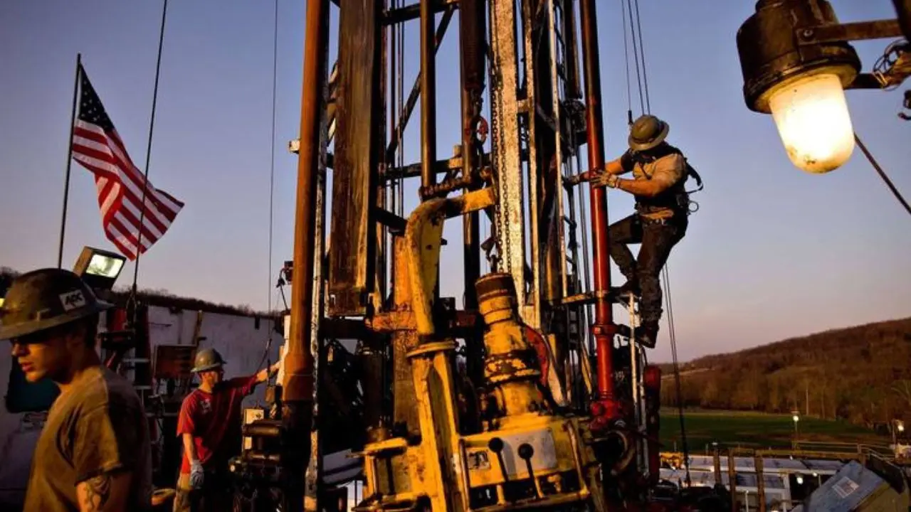 عرضه نفت شیل آمریکا در ماه اوت افزایش می‌یابد