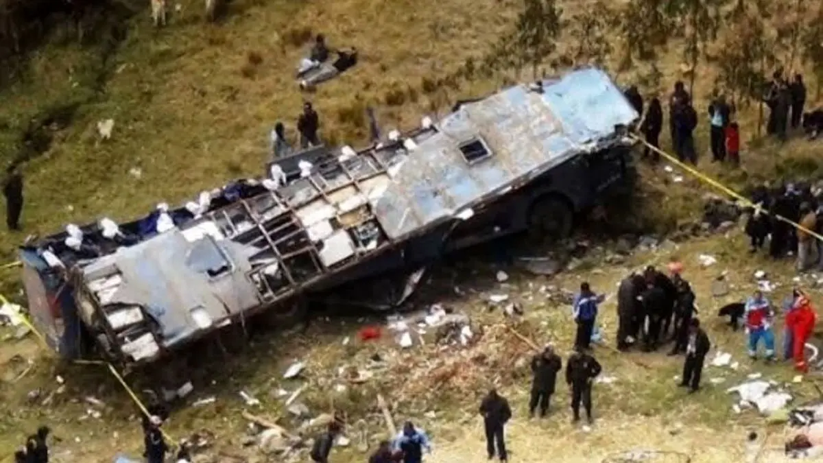 واژگونی اتوبوس حامل اتباع چینی در پاکستان 13 کشته برجای گذاشت