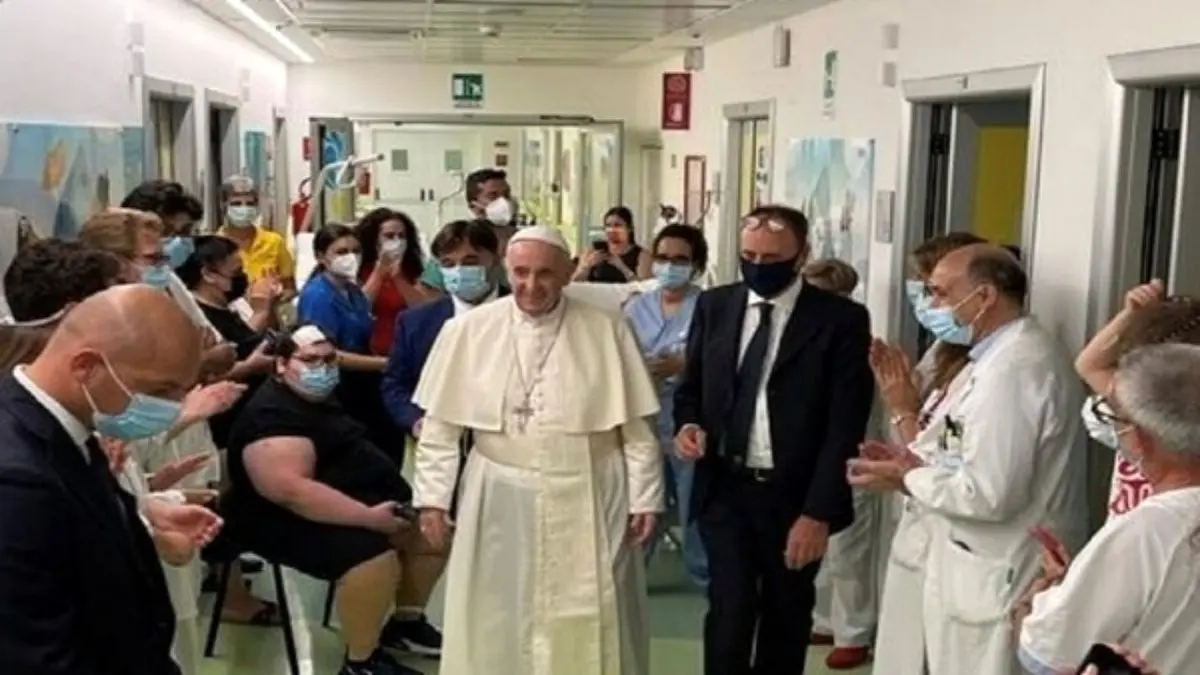 پاپ فرانسیس از بیمارستان مرخص شد