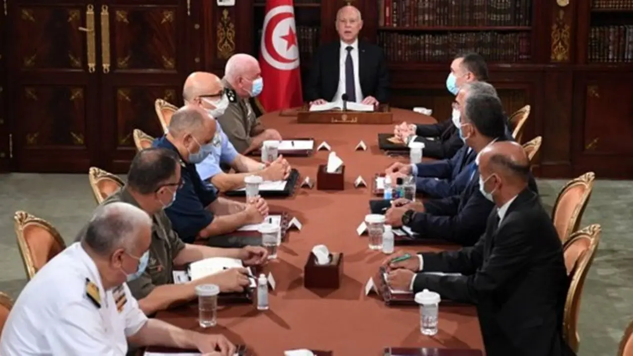 اوضاع ناپایدار و  مبهم همچنان در تونس برقرار است / نخست‌وزیر و رئیس پارلمان برکنار شدند