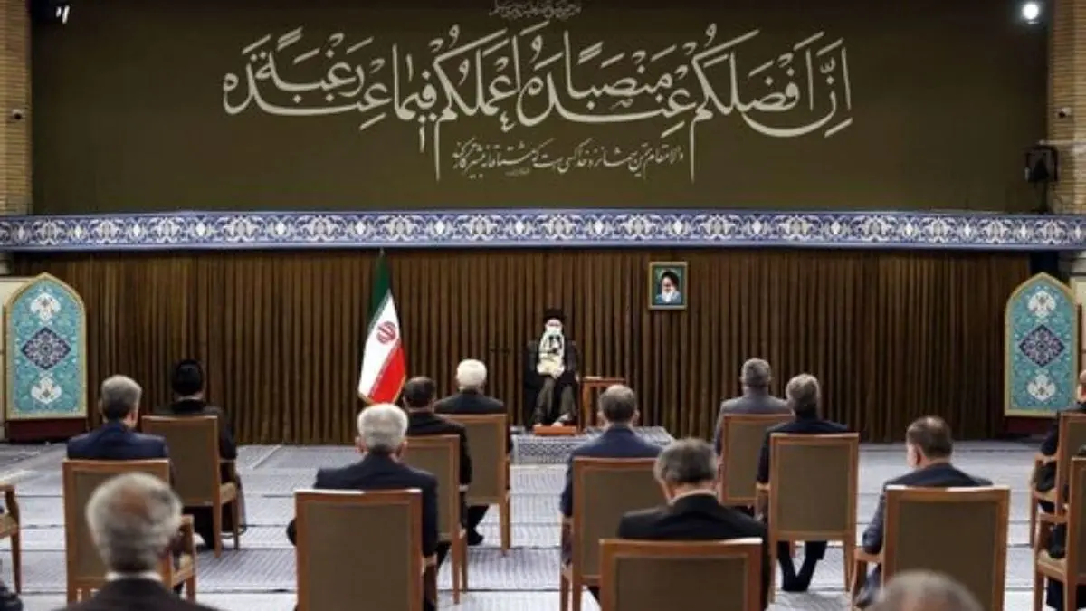 ترجمه کتیبه نصب شده در دیدار هیئت دولت دوازدهم با رهبر انقلاب