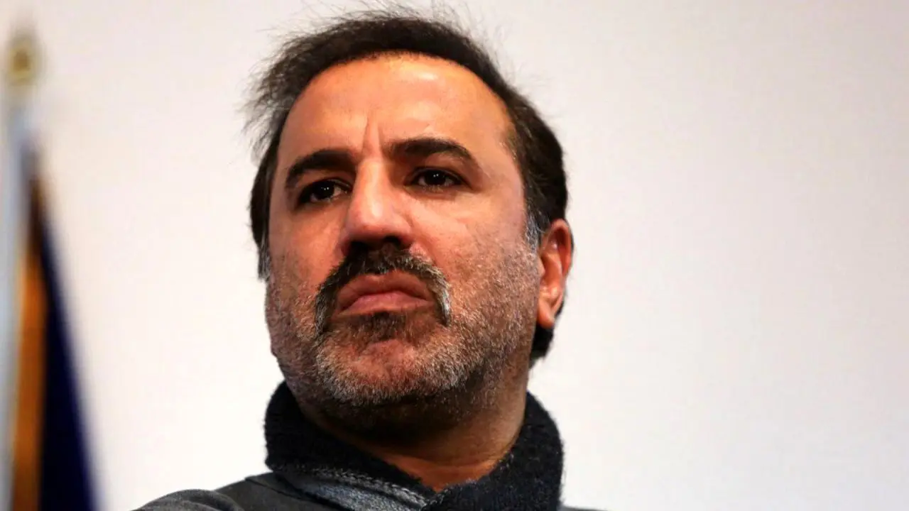 علی همچنان به کمک دستگاه نفس می‌کشد