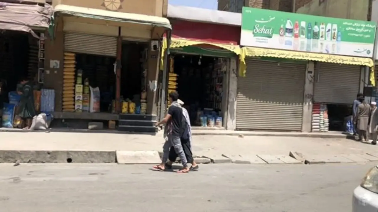 اخبار غیر رسمی از حضور طالبان در کابل/بازارها و مراکز تجاری بسته شدند