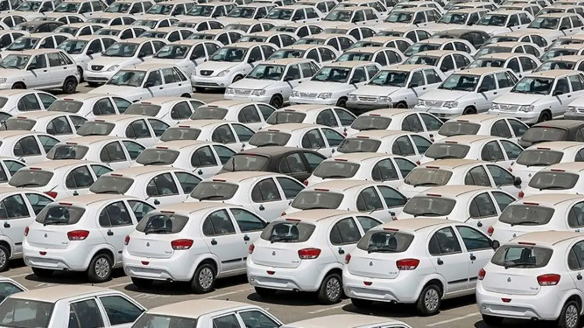 ّفروش فوق العاده خودروسازان متوقف شد/ انباشت 140 هزار خودروی ناقص در پارکینگ ها