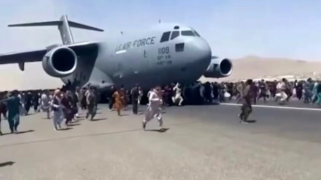 10 نفر در شلوغی های فرودگاه کابل کشته شده اند