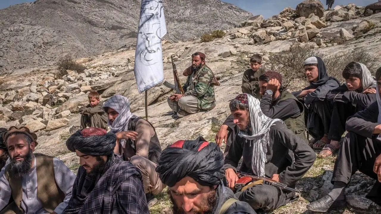 عکس| بلایی که طالبان بر سر یک خبرنگار آورد