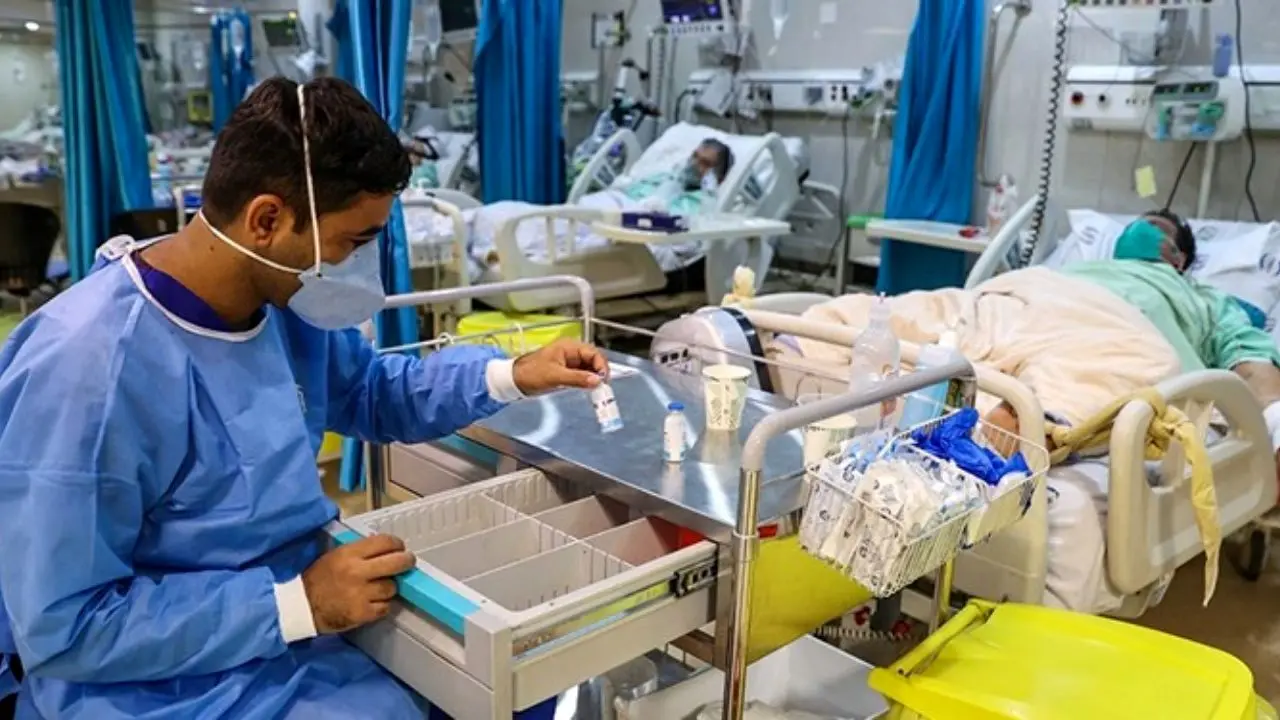 از پیک پنجم بیماری عبور کرده ایم/روند نزلی کرونا در 21 استان/در تهران باید روزانه 320 هزار دُز واکسن کرونا تزریق کنیم