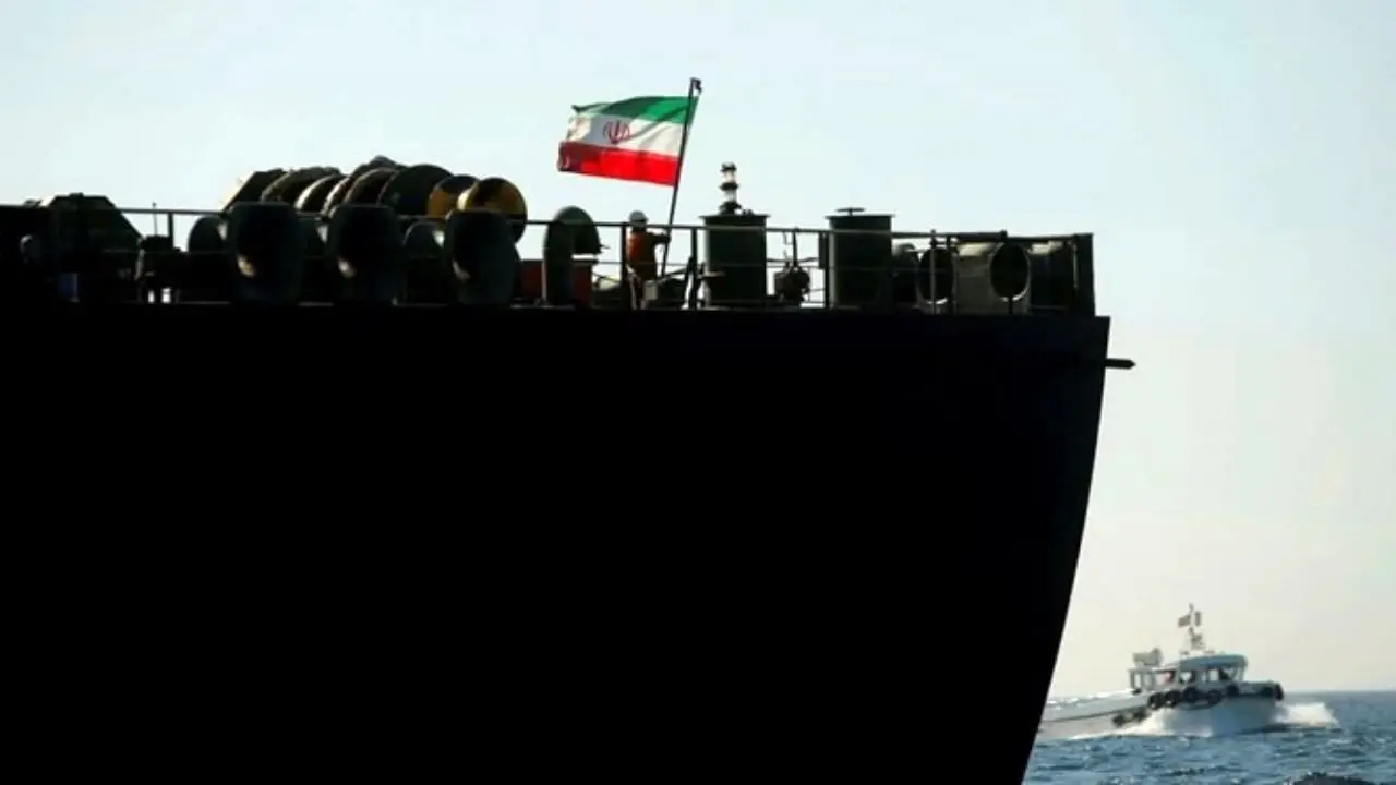 کشتی ایرانی وارد آب‌های سوریه شد/ سوخت با تانکر به لبنان منتقل می‌شود