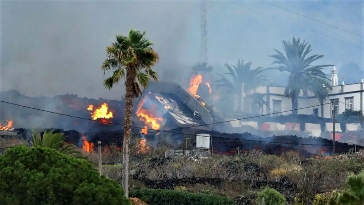 ادامه فوران آتشفشان در اسپانیا؛ صدها خانه زیر گدازه ها خاکستر شد