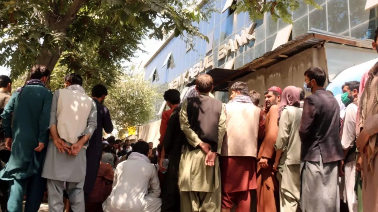 نحوه برداشت از حساب بانکی در دوره طالبان + ویدئو
