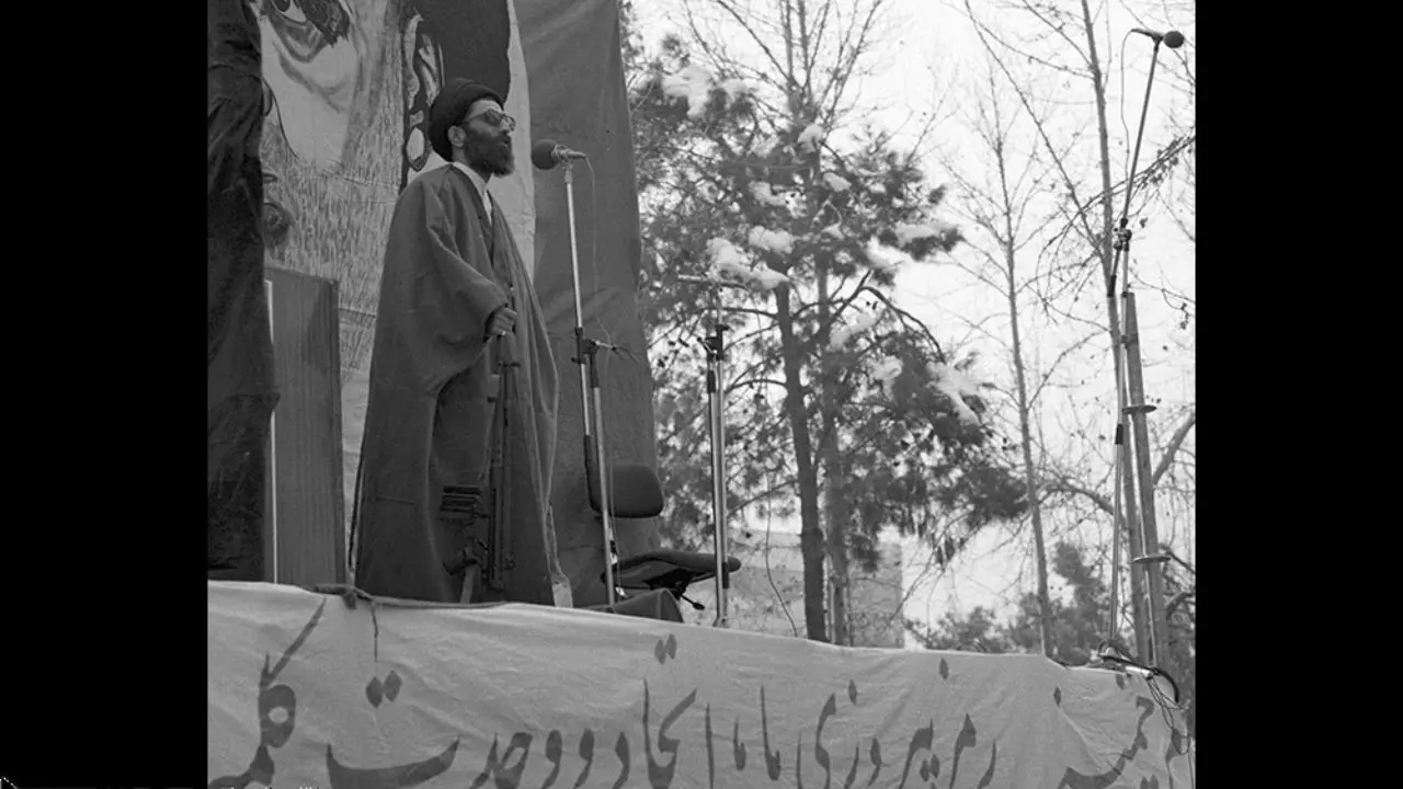 ویدئو| مصاحبه وسط میدان جنگ با آیت‌الله خامنه‌ای