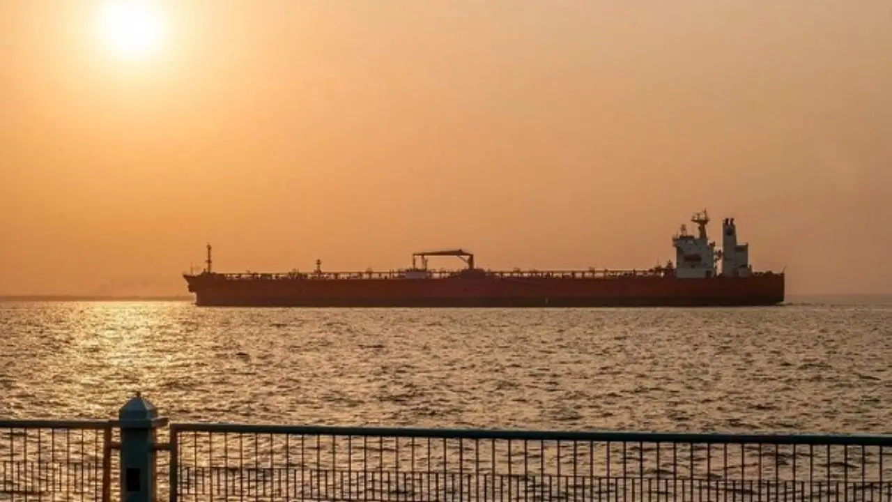 رویترز: آمریکا برای کاهش واردات نفت از ایران با چین رایزنی کرده است