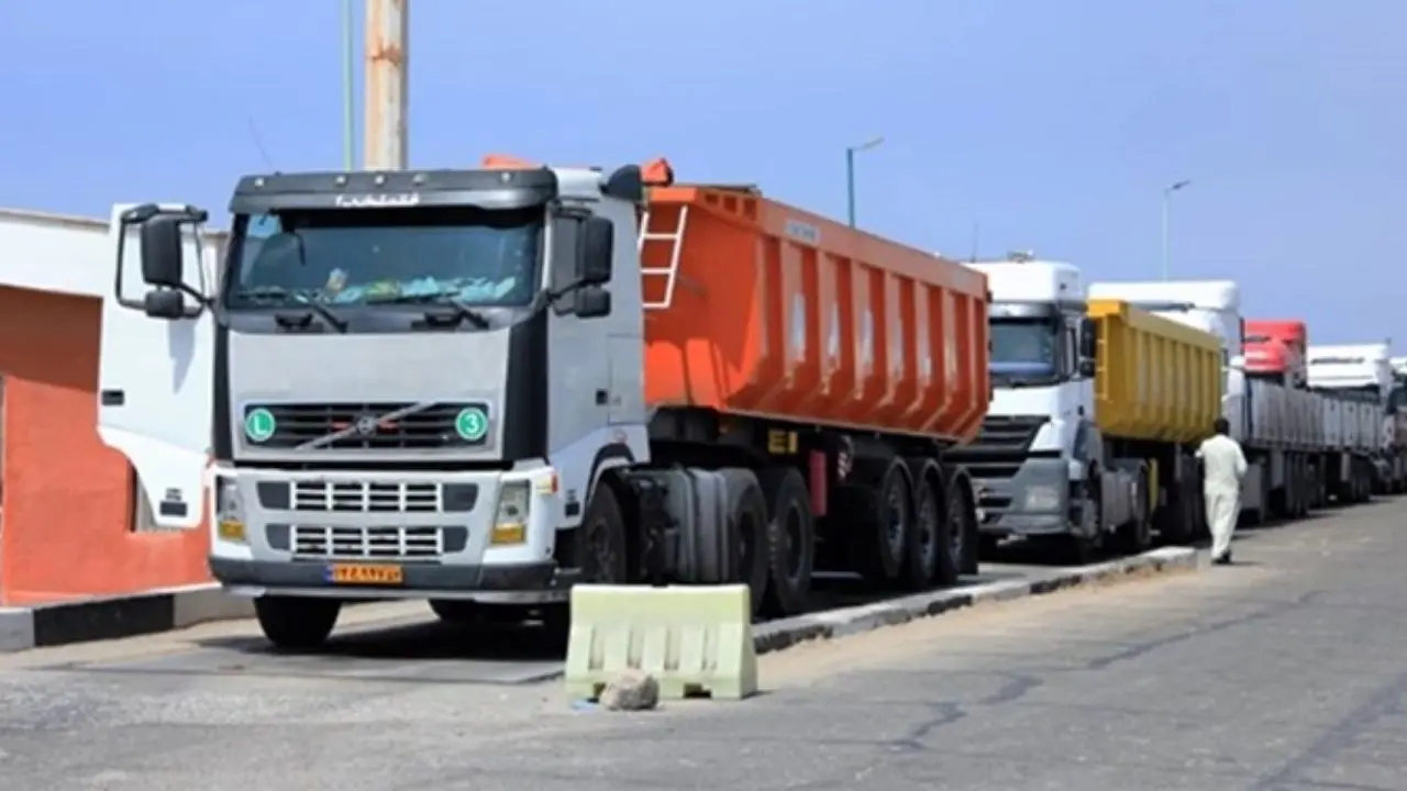 فعالسازی کریدور شرق به غرب" اکو" با ورود دو کامیون به ایران