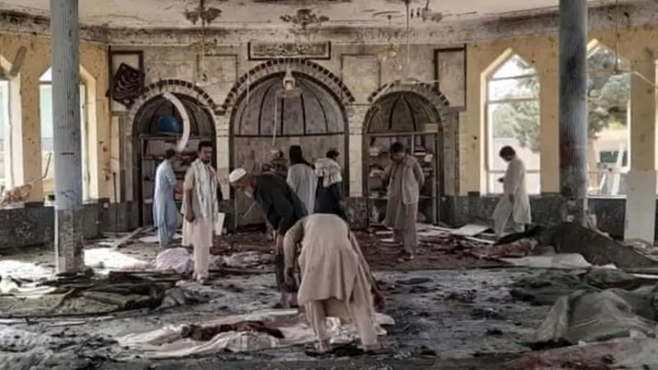 انتقاد روزنامه جمهوری اسلامی: حتی یک اقدام عملی برای کمک‌رسانی به مجروحین مسجد قندوز انجام نشد / ای کاش یک پرواز کمکی بجای کابل، مستقیم به قندوز می‌رفت