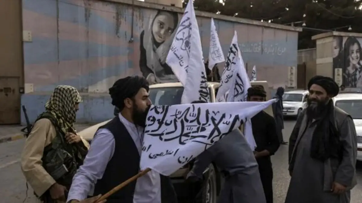 ویدئو| شیوه نوین بازرسی بدنی توسط ط‌البان!