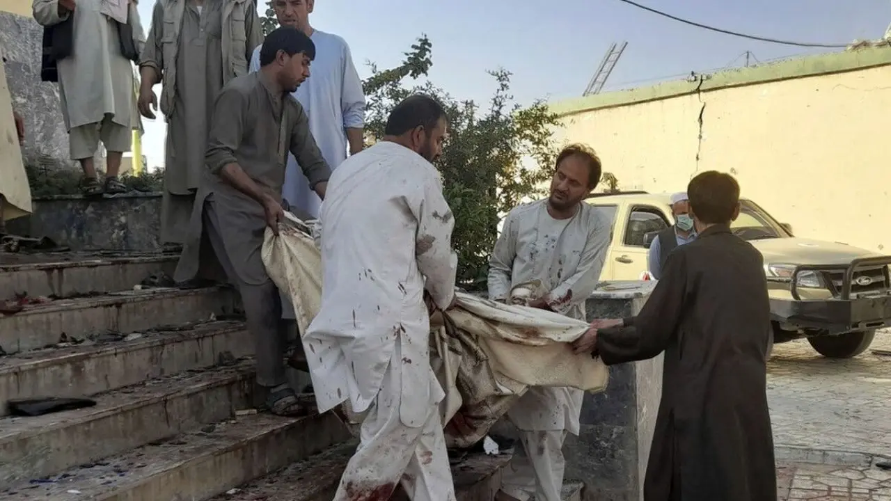 شمارقربانیان حمله انتحاری مسجد قندوز به 150 نفر افزایش یافت