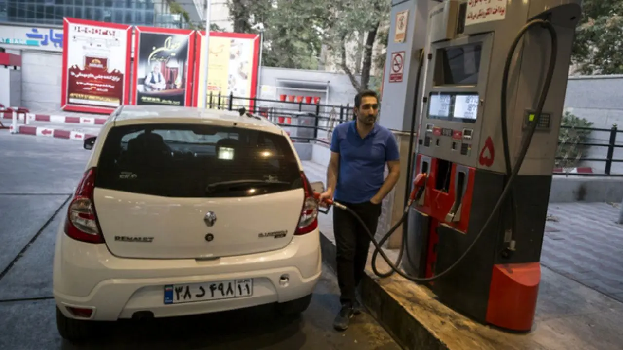 سهمیه بنزین در کارت‌های سوخت محفوظ است/ هیچ‌گونه بحثی درباره افزایش قیمت بنزین وجود ندارد