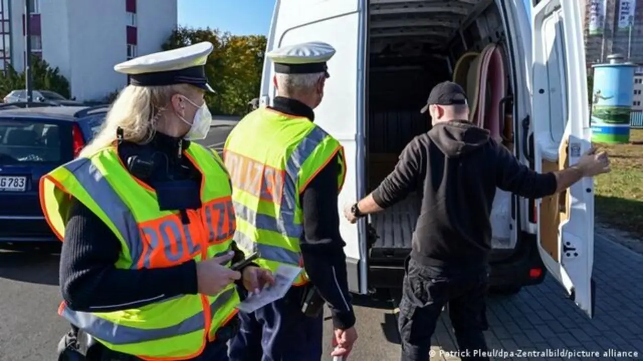 کشف کامیون حامل 30 مهاجر غیرقانونی در آلمان