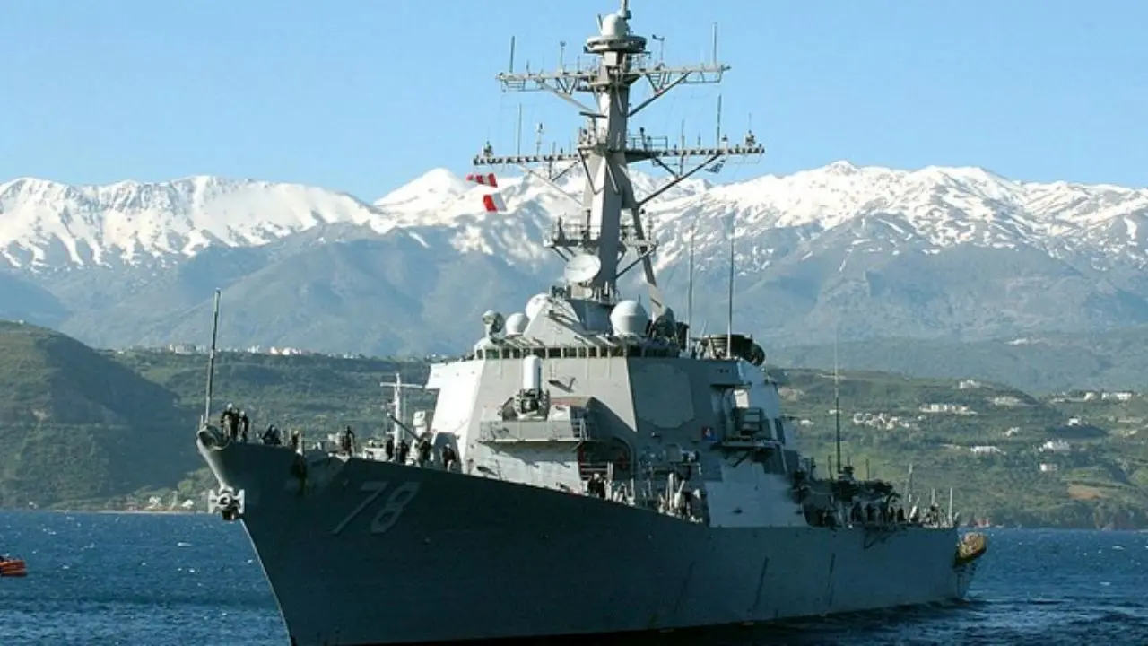 رهگیری ناوشکن آمریکایی در دریای سیاه توسط ناوگان دریایی روسیه