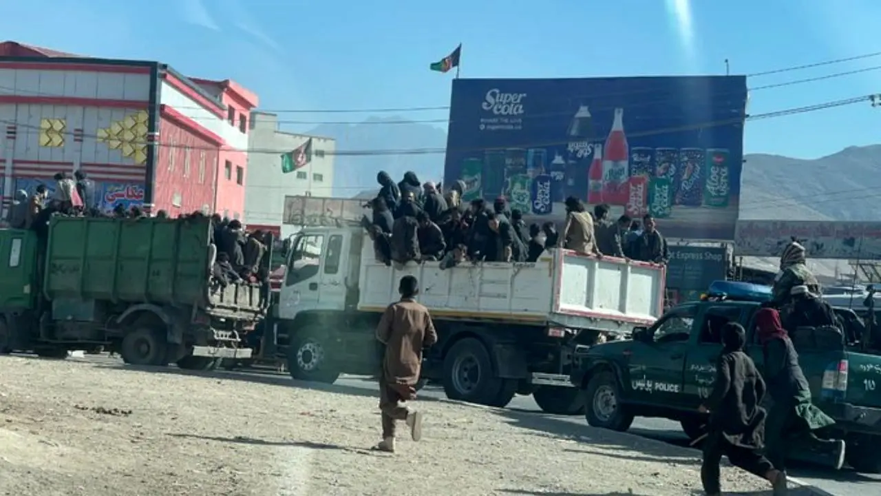 طالبان؛ از فروش تجهیزات به پاکستان تا انتقال معتادان به کمپ بازپروری