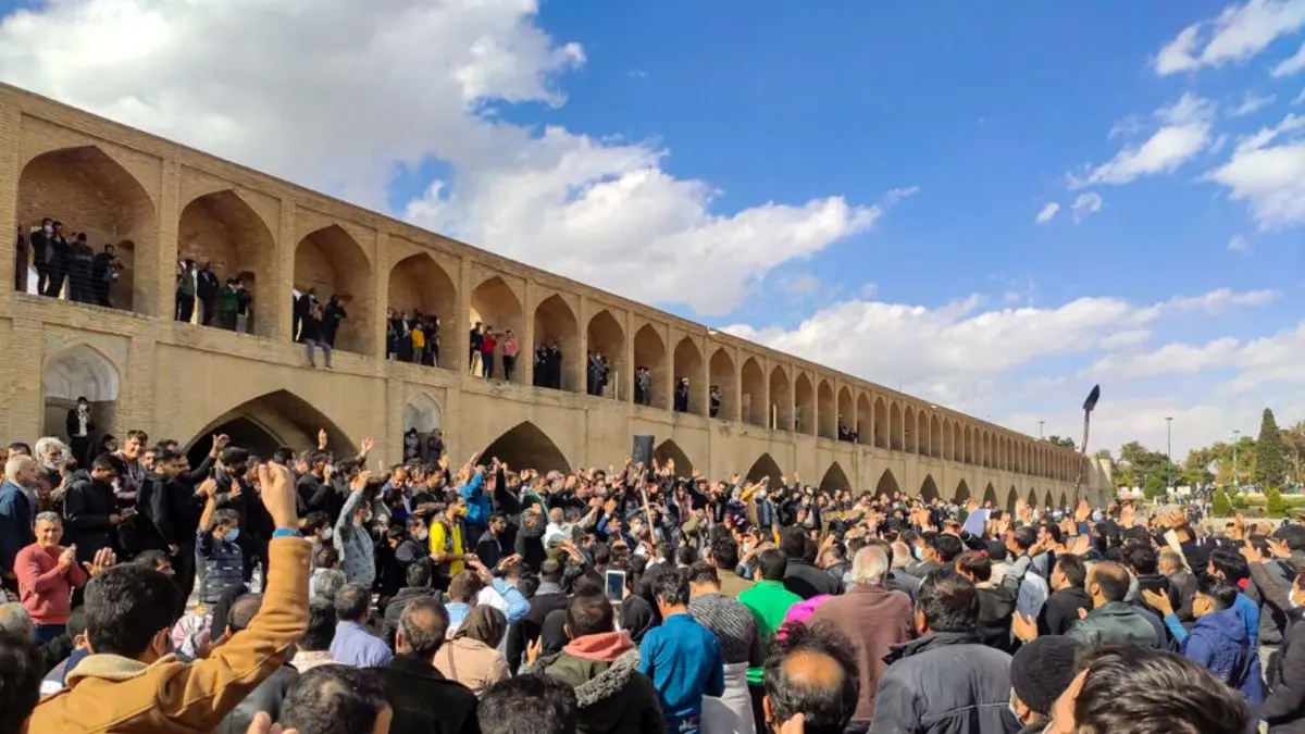 اعتراض مردم اصفهان به کم آبی در زاینده‌رود