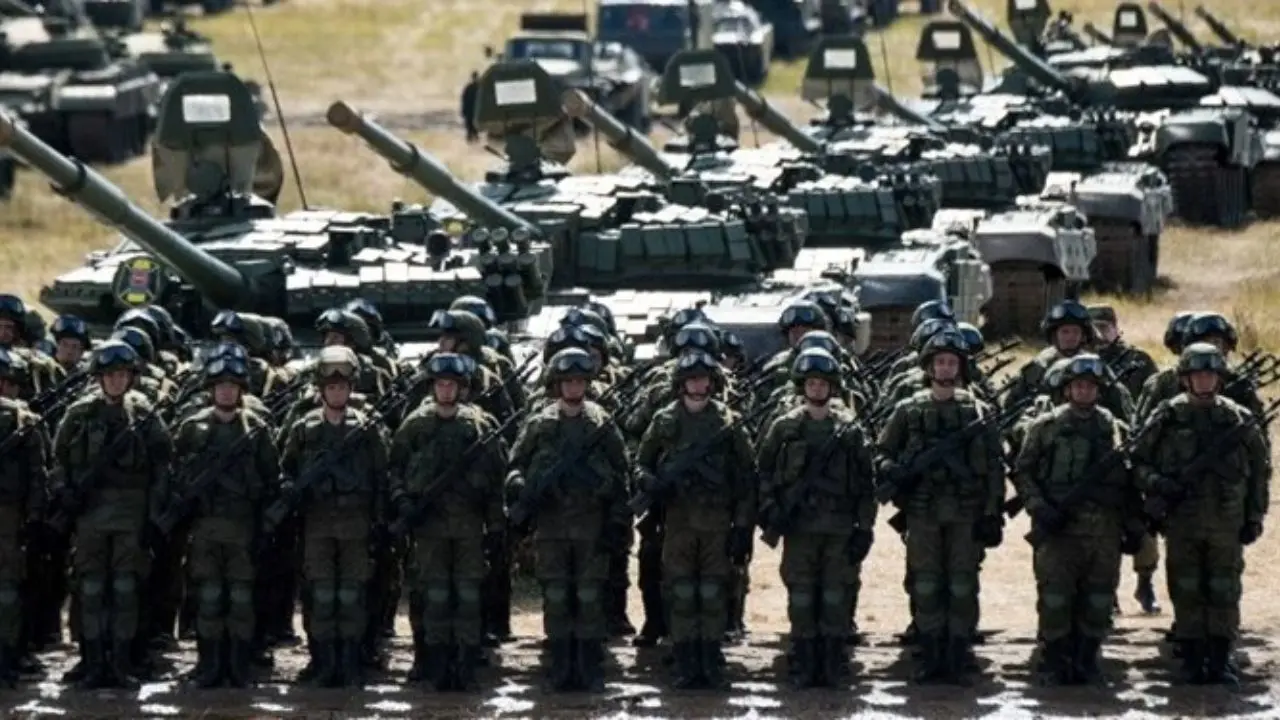 ادعای منابع غربی؛ تجمع نیروها و تجهیزات نظامی روسیه در مرز با اوکراین