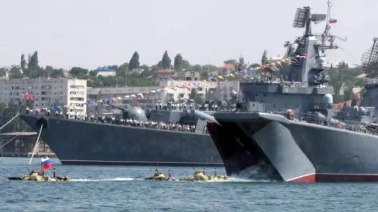 رزمایش نیروی دریایی روسیه در دریای سیاه در پی ورود ناو آمریکایی به منطقه