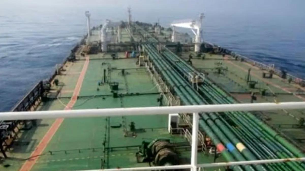 اقدام آمریکا در توقیف نفتکش حمل نفت ایران در دریای عمان ناکام ماند / سپاه چگونه نفت سرقت شده را پس گرفت؟