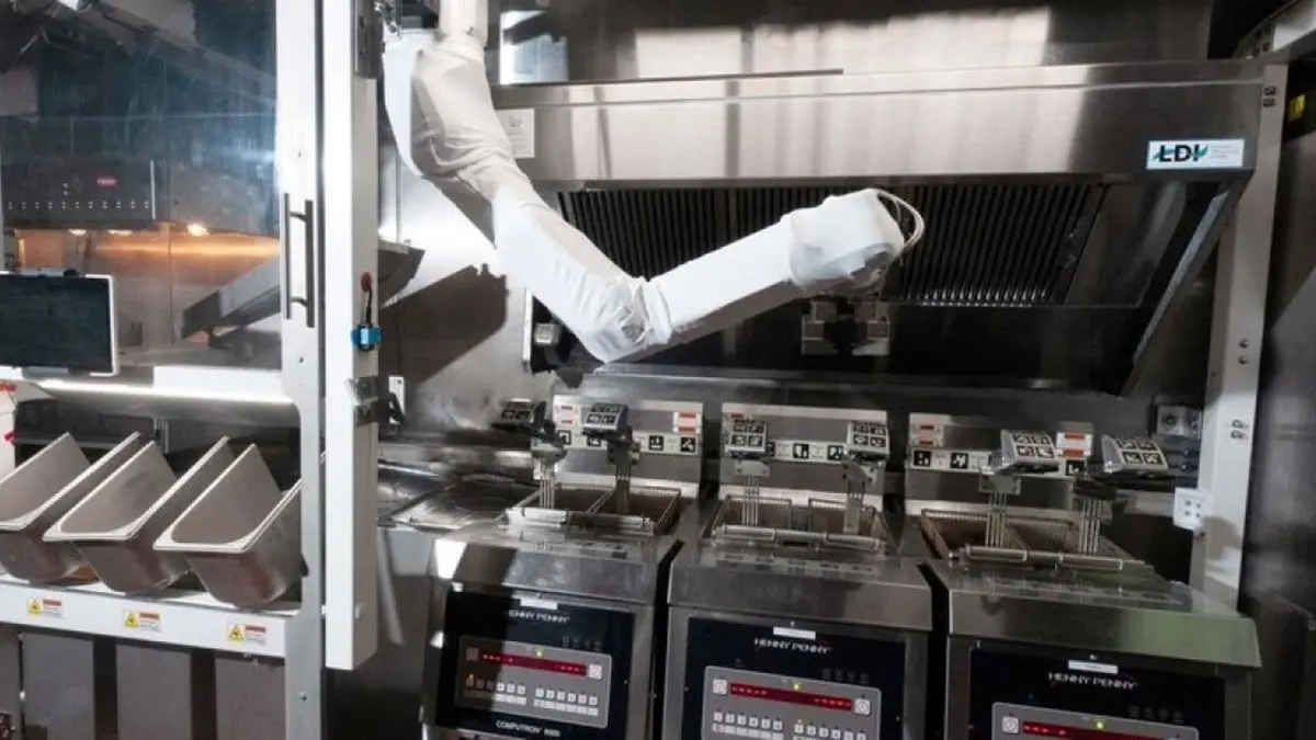 روباتی که می‌تواند یک‌تنه بخش سرخ‌کردنی‌های رستوران را بگرداند